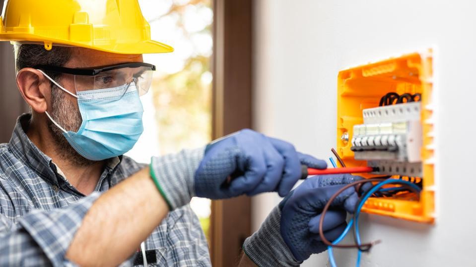 How To Choose Professional Team Electricians Online?
