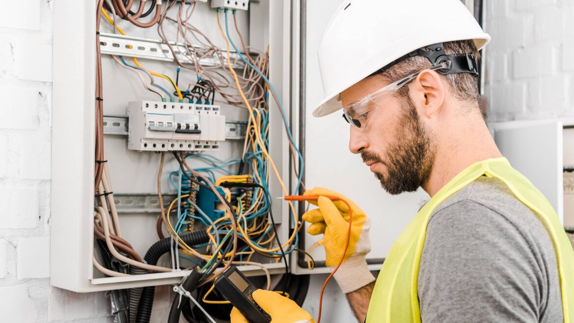 Factors To Consider The Right Hiring For Professional Home Electrician