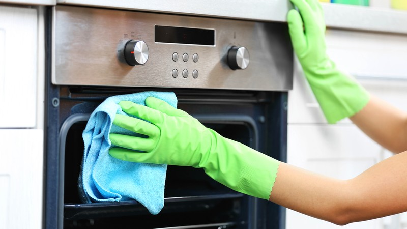 3 Shocking Reasons To Keep Your Oven Clean